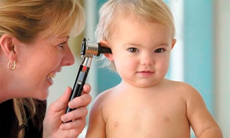Чем лечить ушиб уха у ребенка