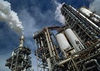 Промышленные источники сгорания.
Также как и компоненты выхлопных газов, загрязнение воздуха от нефтеперерабатывающих и угольных заводов также вносит свою негативную лепту в распространение РМЖ и ряда других заболеваний. Ученые, изучающие загрязнение воздуха а округах Эри и Ниагара в штате Нью-Йорк обнаружили более высокий риск РМЖ среди женщин в период постменопаузы, которые родились в районах с высоким уровнем ПАУ. Исследователи, которые использовали исторические данные по загрязнению воздуха, начиная с 1960-ых годов для оценки данной тенденции, предполагают, что подверженность в детстве высоким уровням ПАУ может увеличить риск заболевания РМЖ у женщин в период постменопаузы.